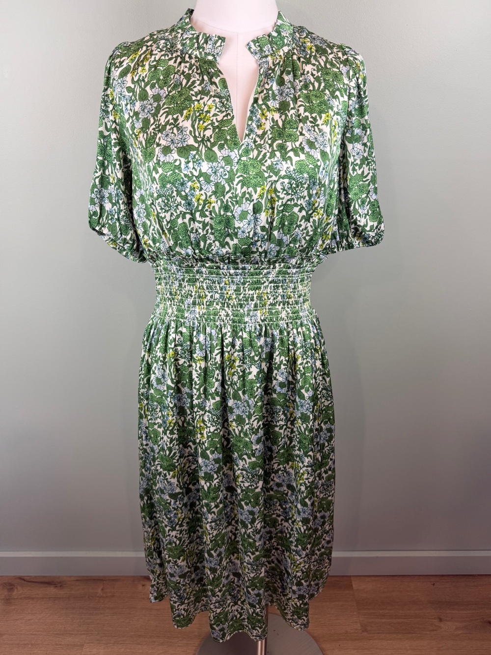 J.Crew Green Floral Featherweight Satin Smocked Waist Midi fit flare Dress Sm.